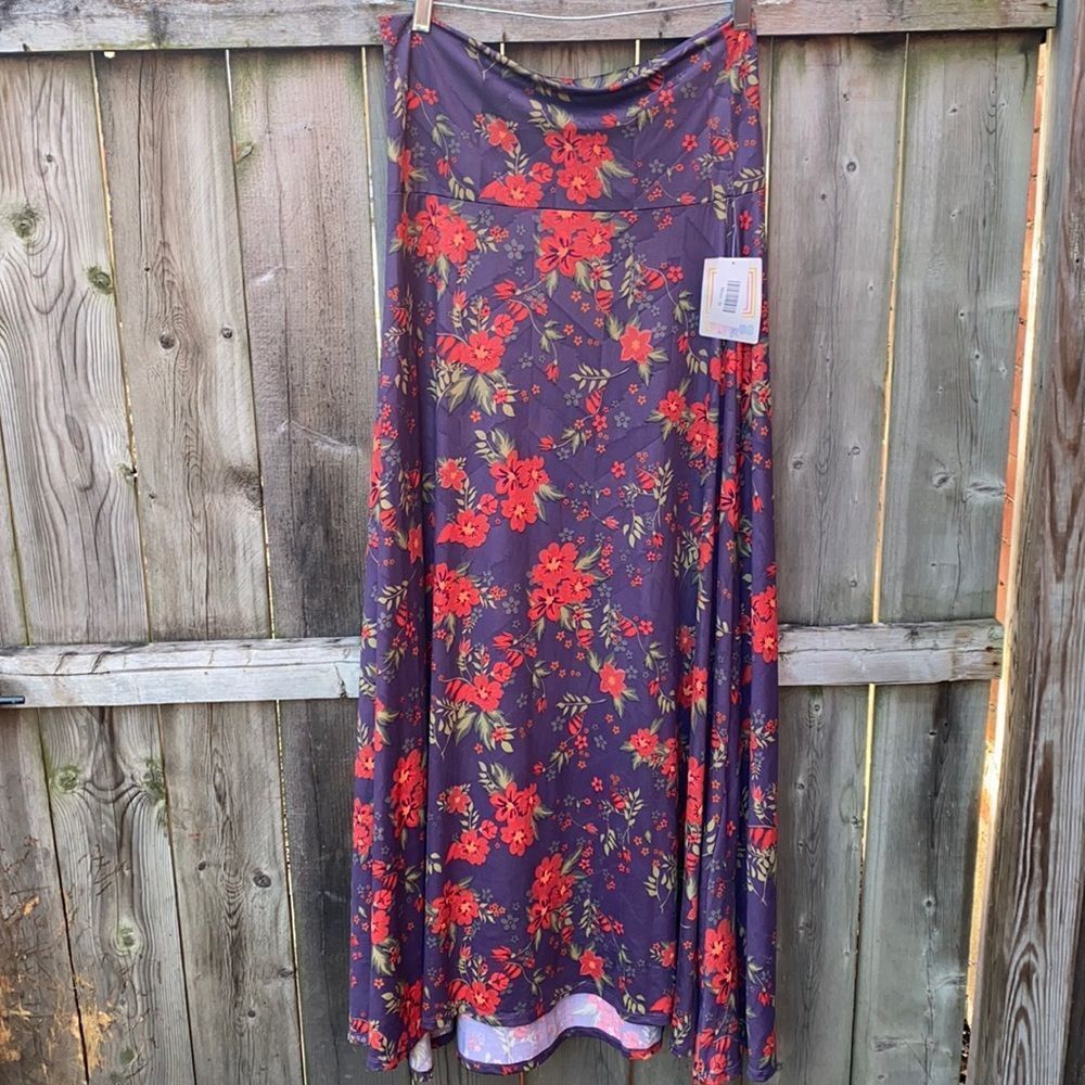 Lularoe maxi skirt sz. M NWT